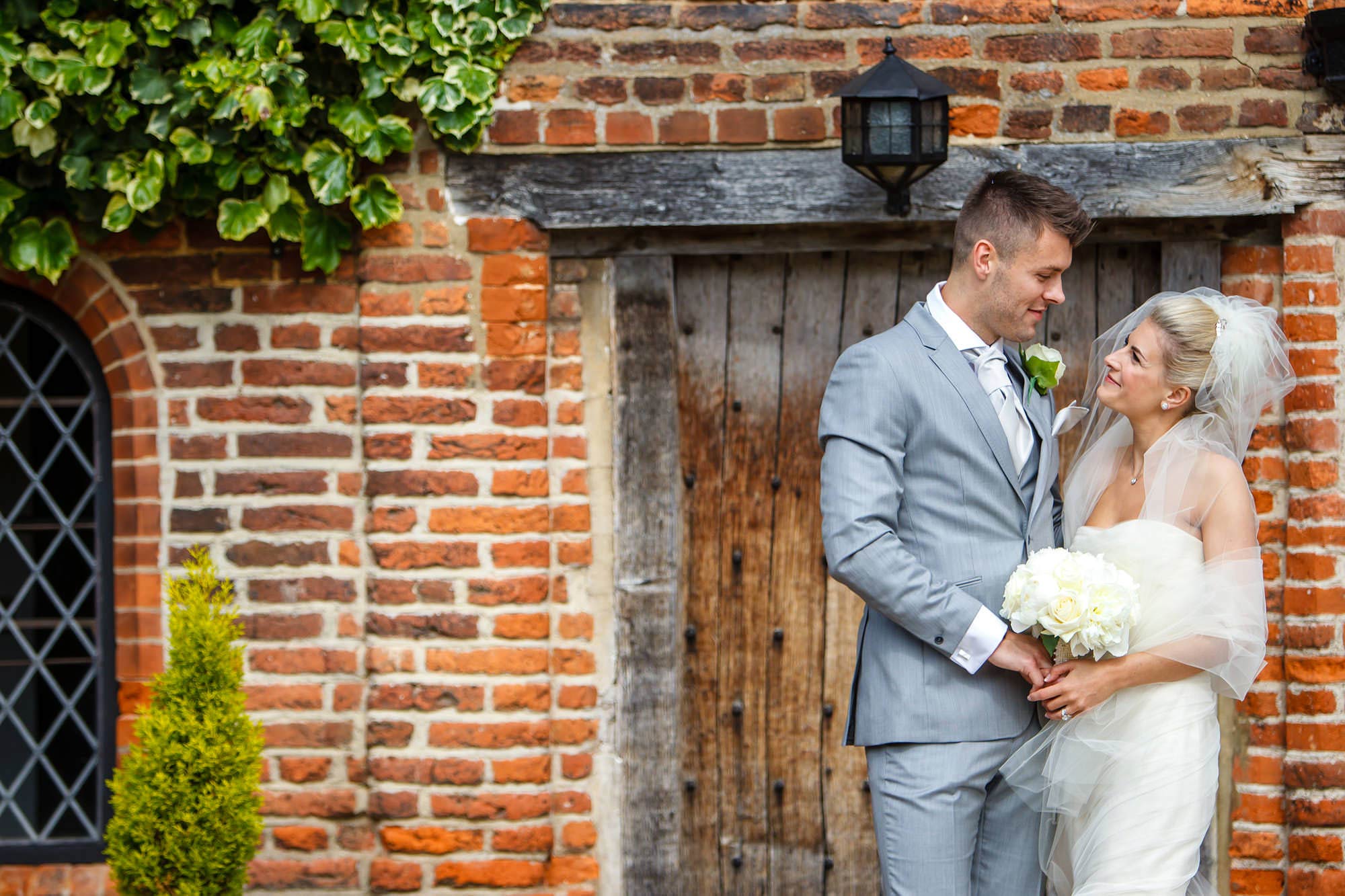 amazing bride and groom pictures at leez priory
