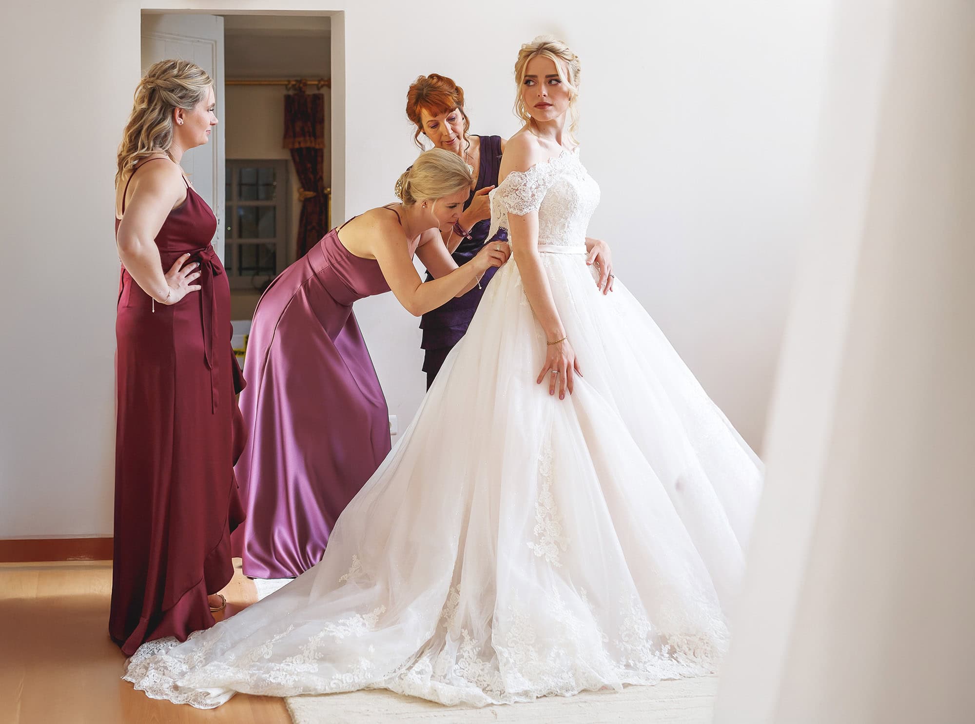 Chateau Rieutort bride getting ready