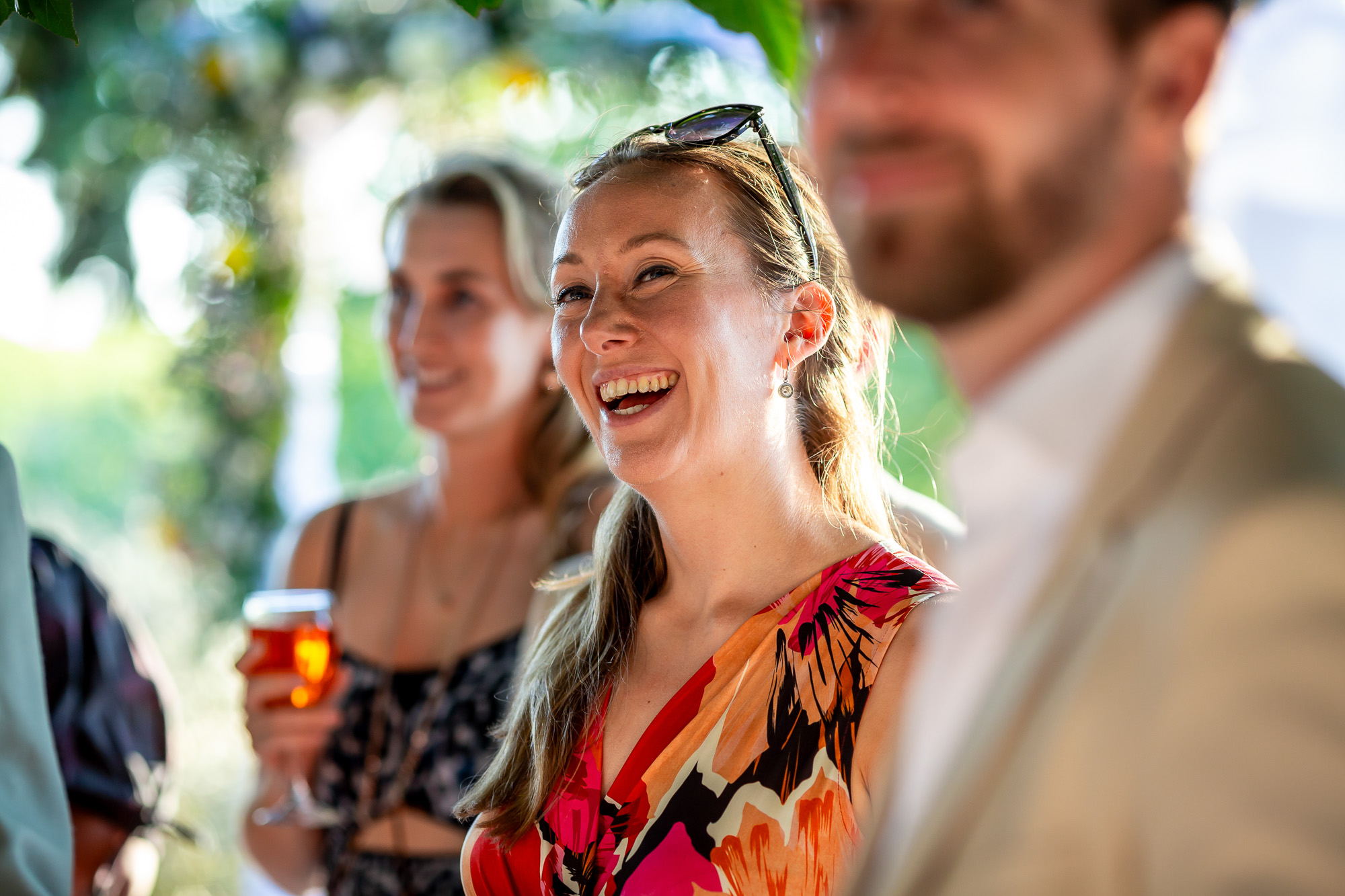 Hannah’s mother laughing during Thomas’s speech