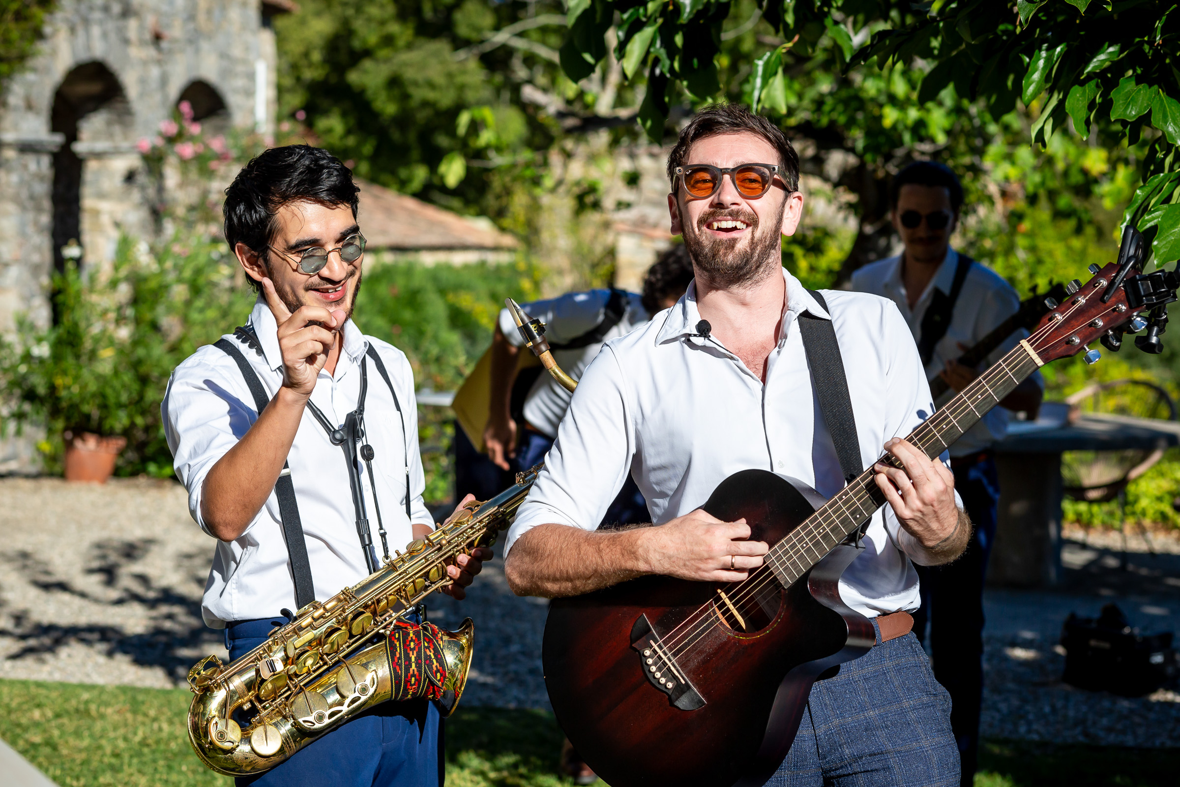 Live musicians playing during the drinks reception at Le Domaine du Rey